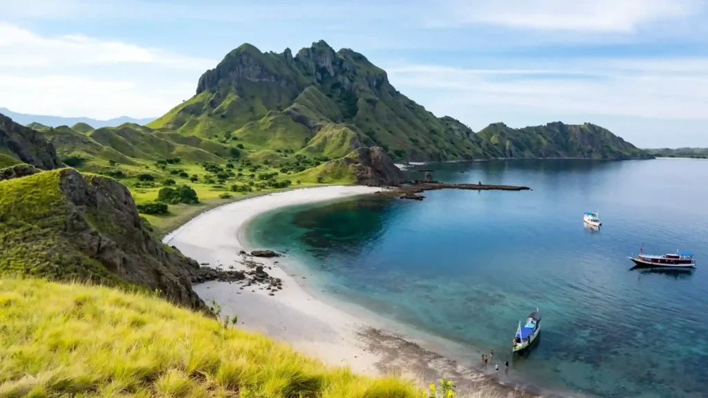 Beach at Padar Island | Visit Padar Island