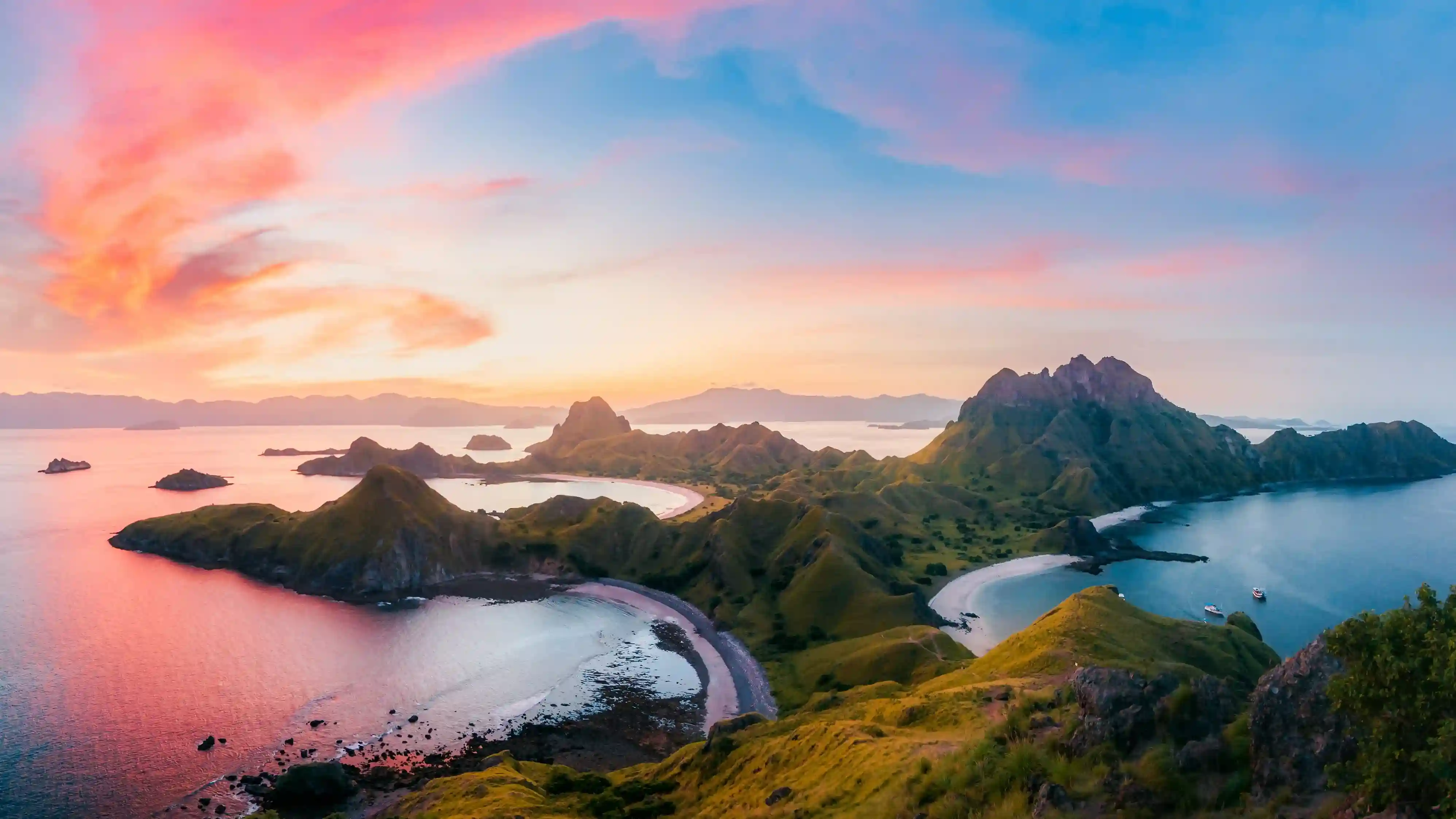 Sunset at Padar Island | Visit Padar Island